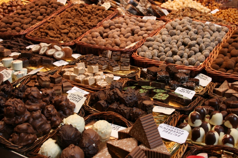 vitrine-PUGET SUR ARGENS-min_chocolates_chocolate_nibble_sweetness_fine_chocolates_gourmet_candy_brand-752083