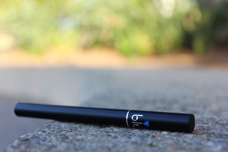 vitrine-PUGET SUR ARGENS-min_e_cigarette_vaping_blu_cigs_blu_electronic_cigarette_tobacco_cigarette_smoke-637061